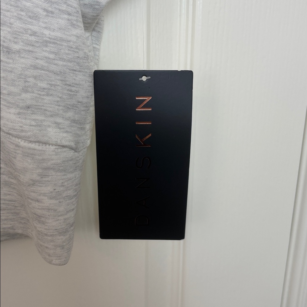 Danskin Gray Top Women’s XS NWT - Picture 3 of 5